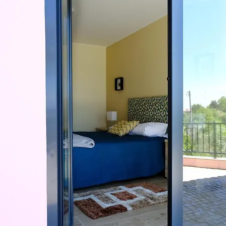 Pequena Casa T1 Com Cozinha E Pátio Privado