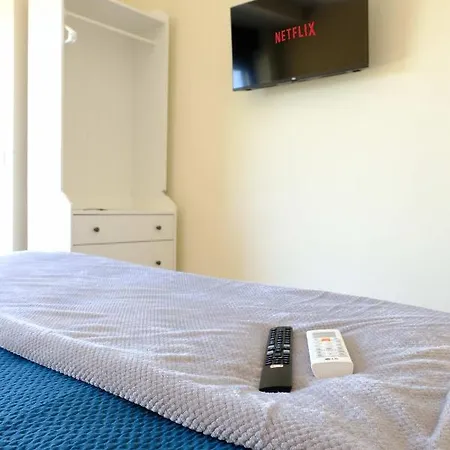 Pequena Casa T1 Com Cozinha E Pátio Privado *