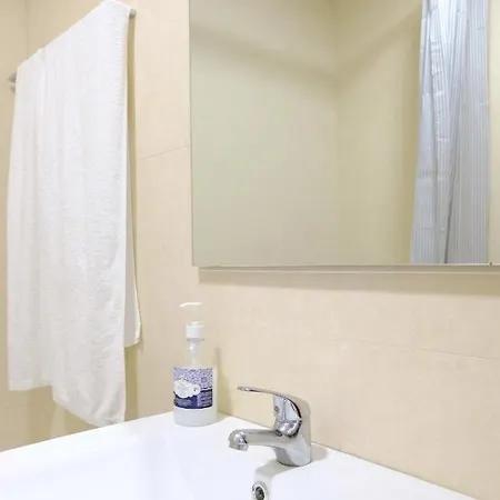 Apartamento Pequena Casa T1 Com Cozinha E Pátio Privado *